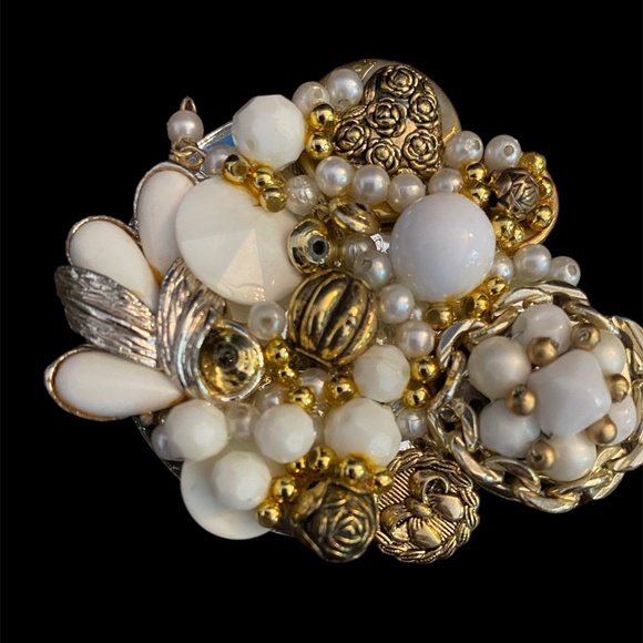 Handmade Upcycled Brooch Artisan Repurposed Vintage Jewelry Pin White (Broach) - Picture 2 of 4